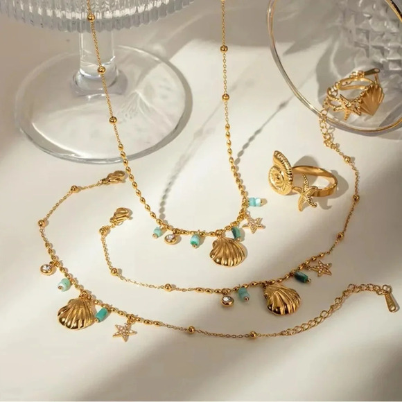 Florence Seashell Star 18K Gold Stainless Steel Waterproof Necklace - Picture 4 of 6